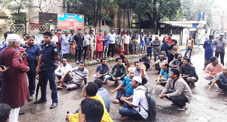 সাংবাদিকের পায়ুপথে গলিত মোম ঢেলে পুলিশের নির্যাতন