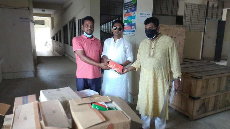 পাথরঘাটা স্বাস্থ্য কমপ্লেক্সে জরুরী ঔষধ সরবরাহ করলেন এমপি সুলতান নাদিরা